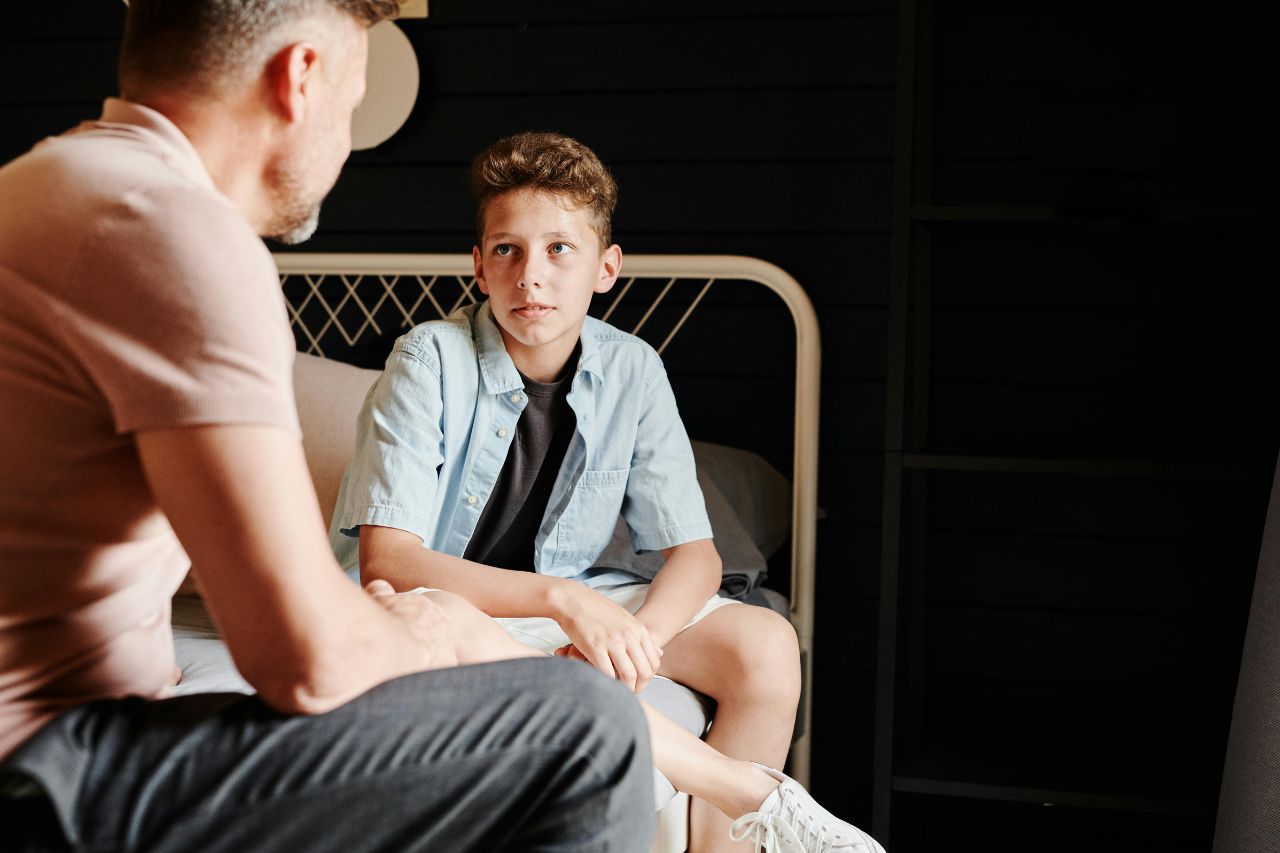 El fomentar la confianza padre e hijo es importante para fomentar conversaciones sobre la sexualidad.