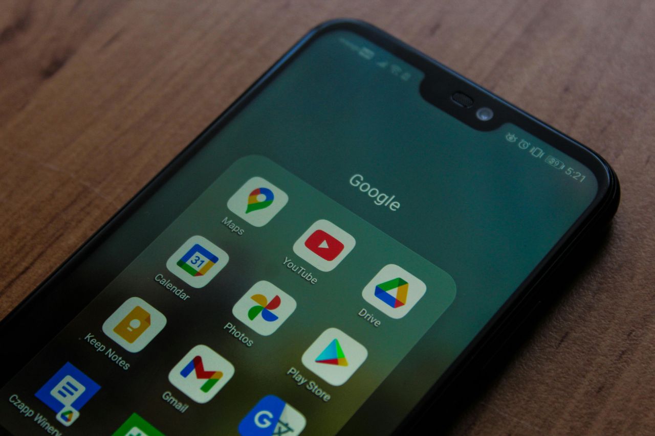 Google tiene múltiples plataformas de uso diario y ejecutivo como Gmail, Maps, Drive entre otras.