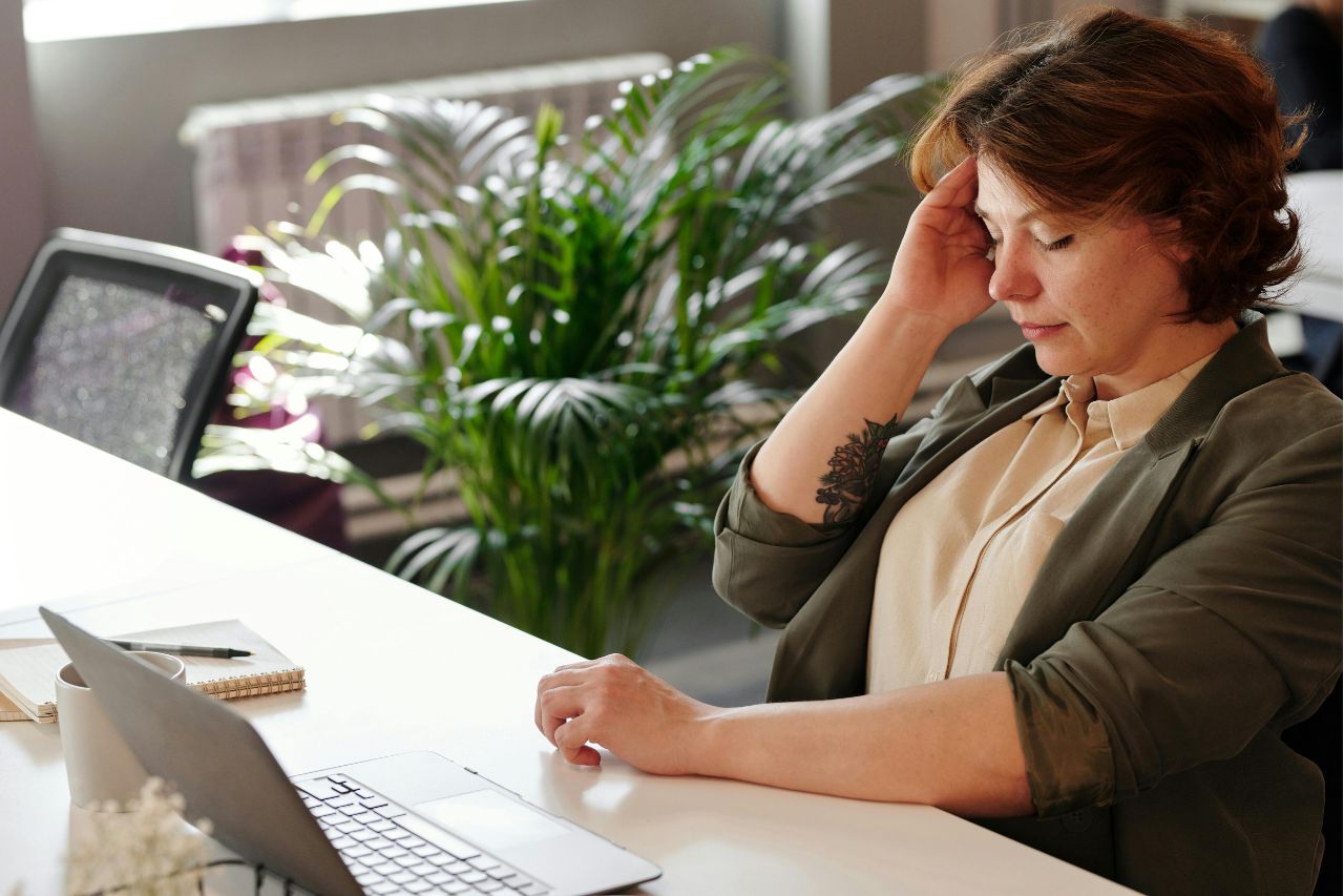 Pese a la "flexibilidad y comodidad" que ofrece el trabajo remoto, muchos trabajadores han experimentado control y vigilancia excesiva como método de supervisión.