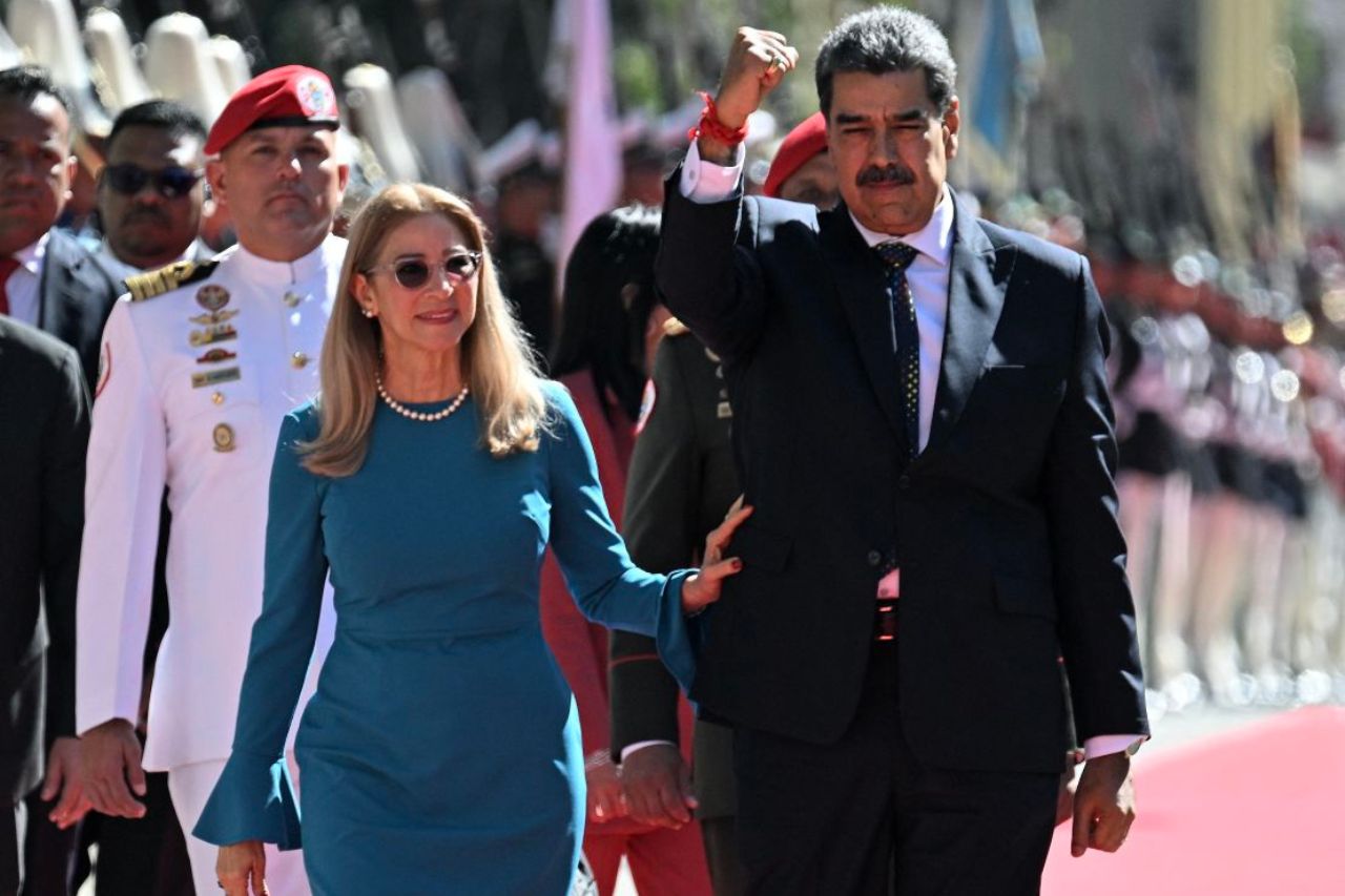 Nicolás Maduro y a Cilia Flores tras un ataque “a gran escala”